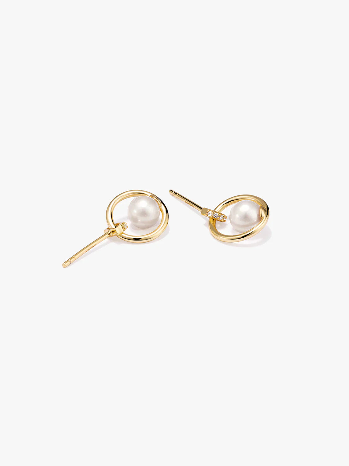 Circle Pearl Studs